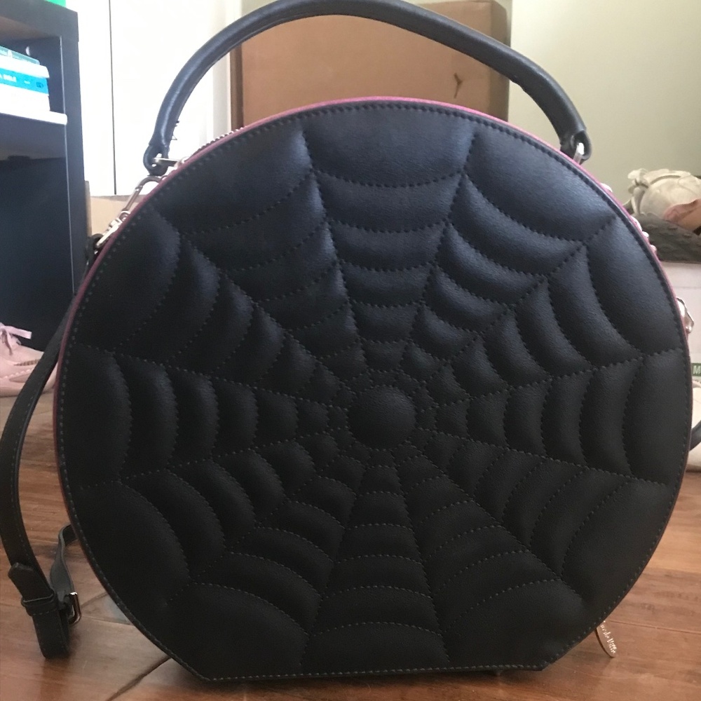 Lux De Ville Black Widow Hatbox